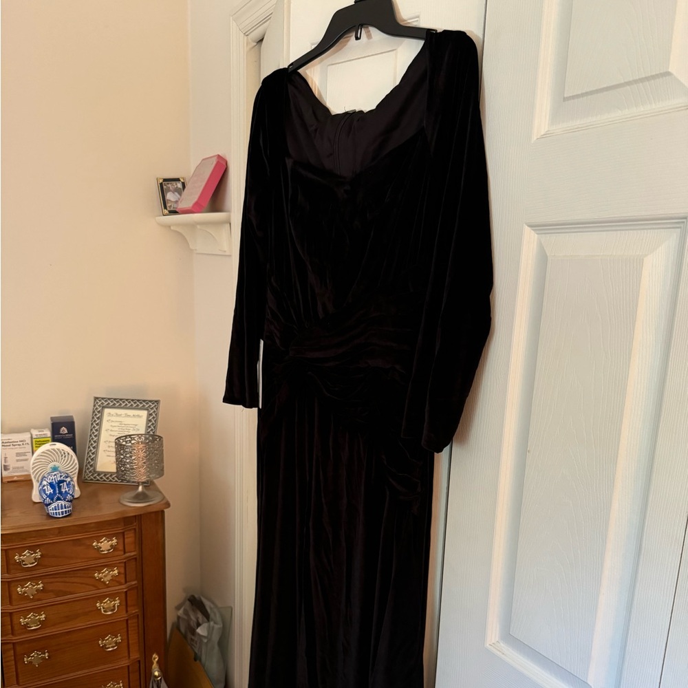 Black Velvet Formal Gown, Size X-Large